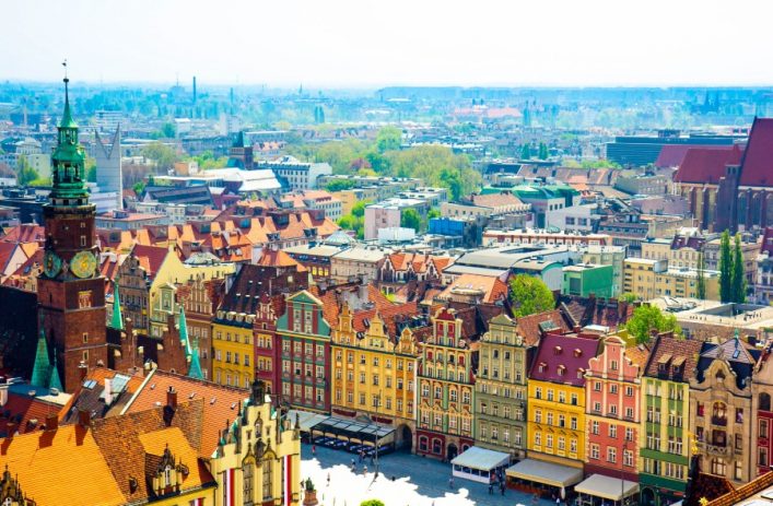 old-town-market-square-wroclaw-poland-istock_000037824900_900x600