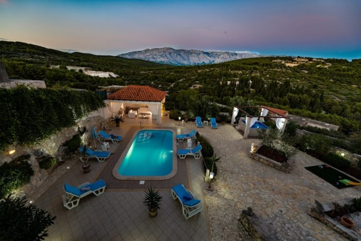 ug-airbnb_Villa-brac