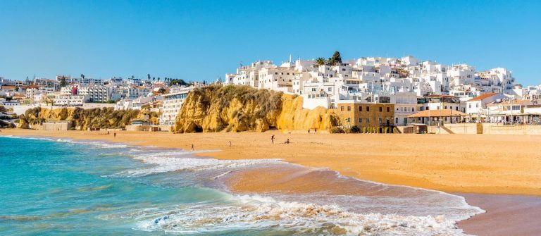 Last_Minute_Portugal_Algarve_white-city-of-Albufeira_shutterstock_1072544060-1