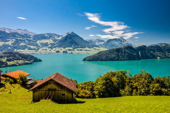 beautiful-view-to-lake-lucerne-vierwaldstattersee-shutterstock_99967277-2