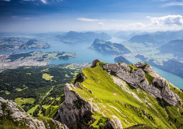 beautiful-view-to-lucerne-lake-vierwaldstattersee-shutterstock_346374545-2