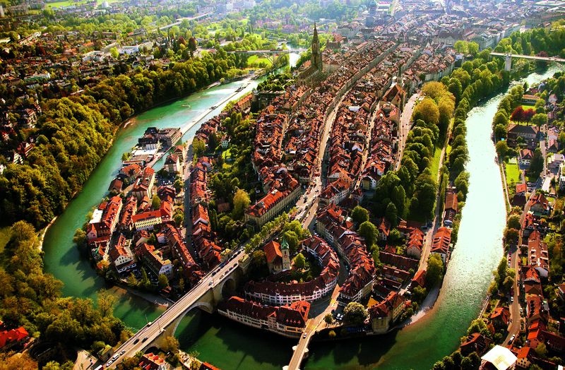 Blick auf die Aarenschleife und die Berner Altstadt