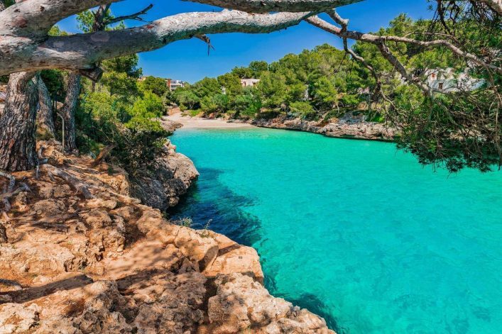 Cala-dOr-Suedosten-Mallorcas-shutterstock_585739985