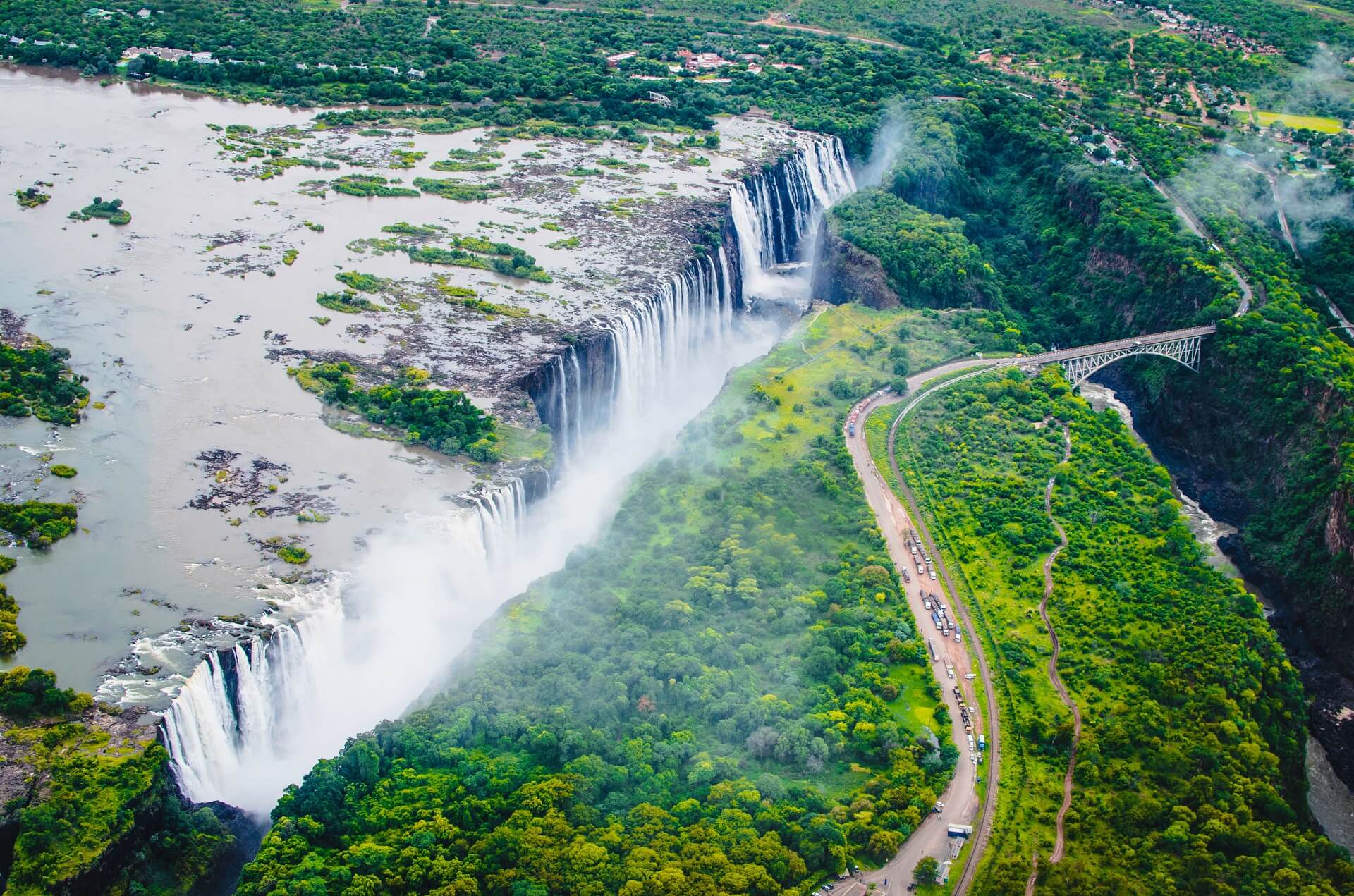 Devils Pool In Sambia Hier Geht S In Den Abgrund Urlaubsguru   Victoria Falls In Afrika. Shutterstock 1079759933 