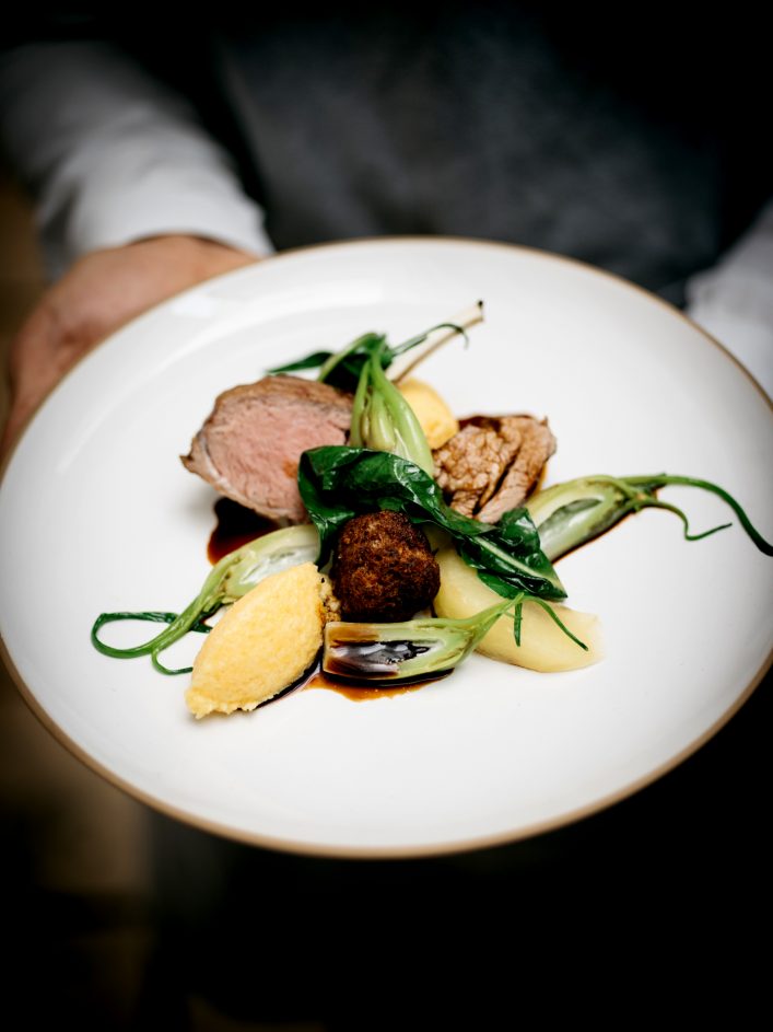 5516_arthotel-blaue-gans-variation-vom-lamm-puntarelle-polenta-und-apfel