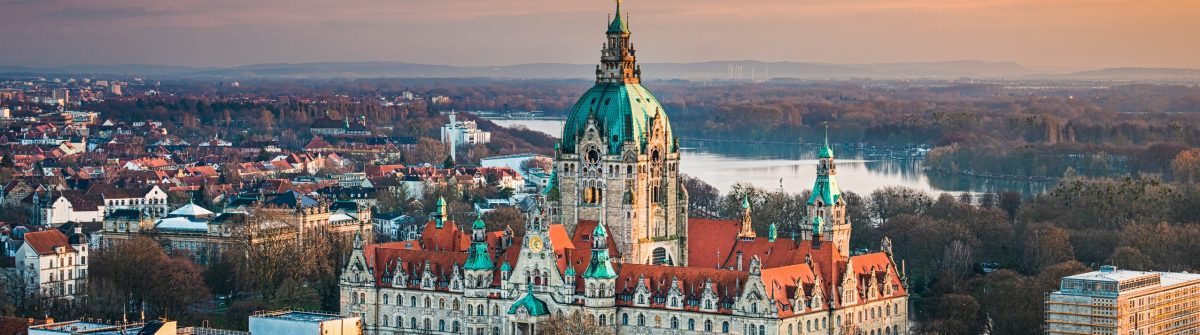 Hannover_aerial-view_city_hall_shutterstock_385532896-Copy