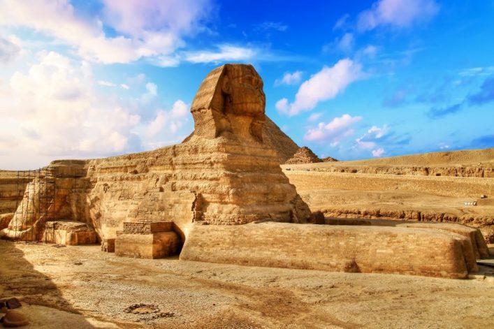 Egyptian-Sphinx-in-Giza-near-Cairo_574580416