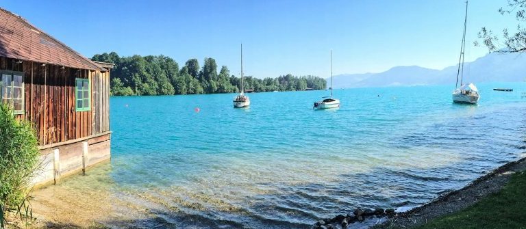 Blick-auf-den-See-Attersees-oesterreichischen-Alpen-iStock-481614226-2_1920