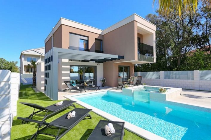 UG-Airbnb_Villa-Viola1