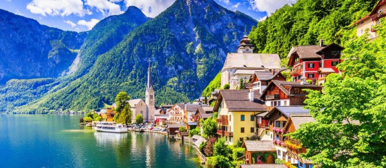 Hallstatt, Österreich. Bergdorf in den österreichischen Alpen.
