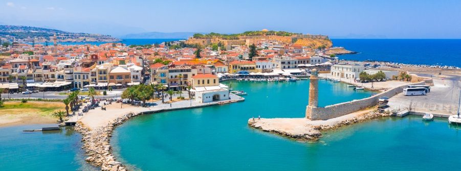 Luftsicht-auf-den-alten-venezianischen-Hafen-von-Rethimno-Kreta-Griechenland_shutterstock_1446923795_900x600