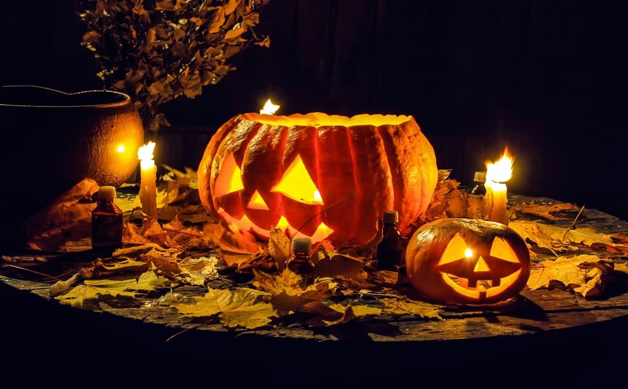 Halloween weltweit �� Alle Traditionen und Partys