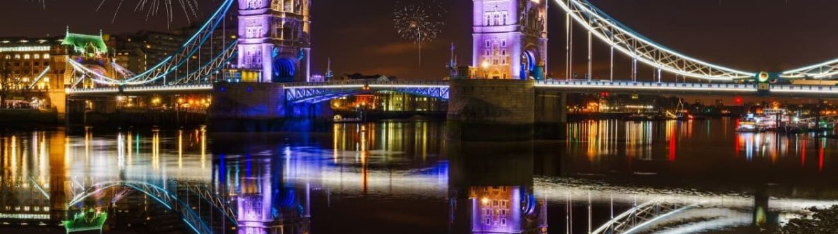 Tower-bridge-with-firework-celebration-of-the-New-Year-in-London-UK_shutterstock_540151606_klein-e1539260035796-1