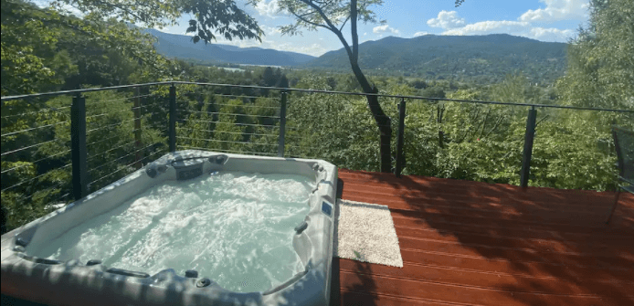 UG-Airbnb_Visegrad-Panorama-Whirlpool-1