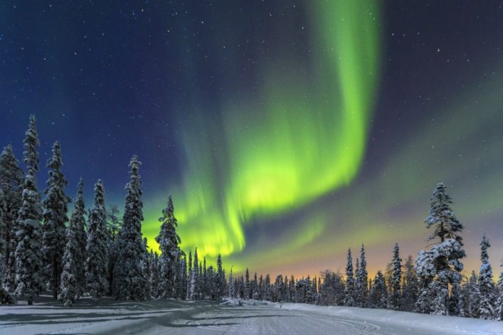 Finland-Aurora-Borealis-iStock_000023507920_900x600