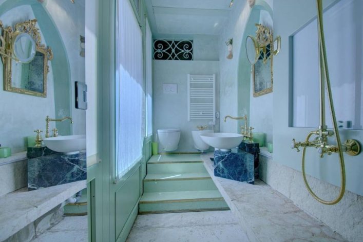 Auch das Badezimmer der Luxuswohnung ist hochwertig ausgestattet