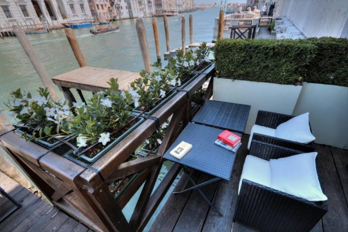 Luxuswohnung mit privatem Deck am Canal Grande