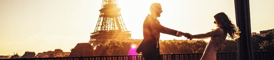 Valentinstag_Celebrating-our-love-in-Paris-iStock-474649240-2