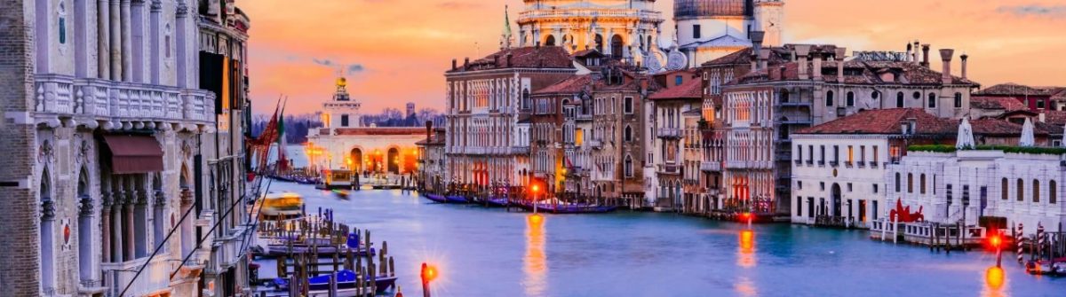 Wunderschöne Blick auf den Kanal Grande in Venedig
