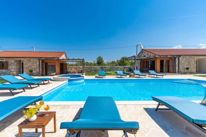 Luxusvilla in Bogatic auf Hometogo