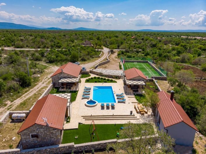 Luxusvilla in Bogatic auf Hometogo
