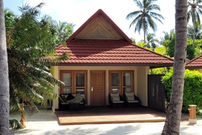 Gemütliche Bungalows des Kurumba Maldives.