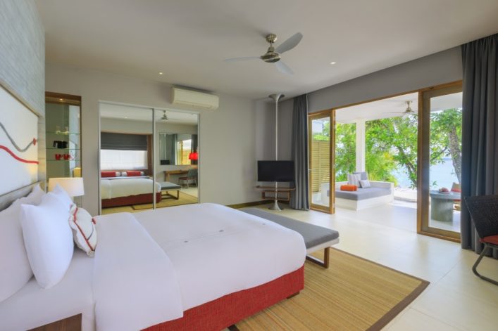 Beachvilla von innen im Dhigali Maldives Resort