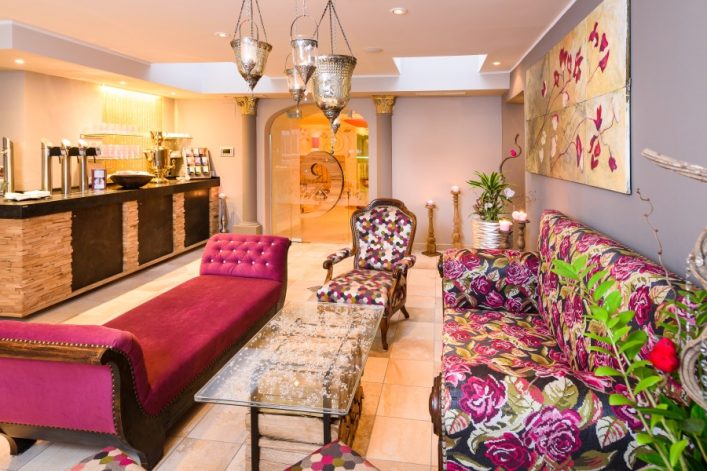 Liebevoll eingerichtete Tee- und Saftbar im Loveness Spa im Genießerhotel Bergergut