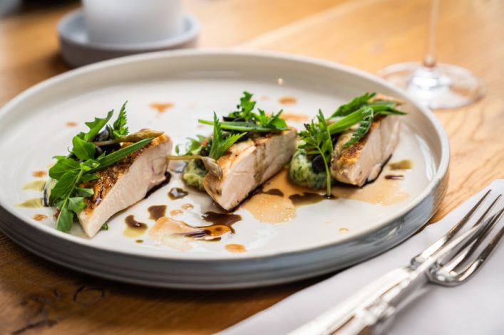 Bio Hendl mit Erdäpfel und Kräuterpüree im Genießerhotel Bergergut.