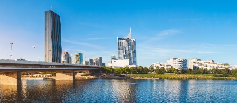 Wien-Skyline-Donau_shutterstock_762289882