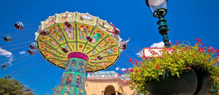 karussel-wiener-prater_shutterstock_1145633348