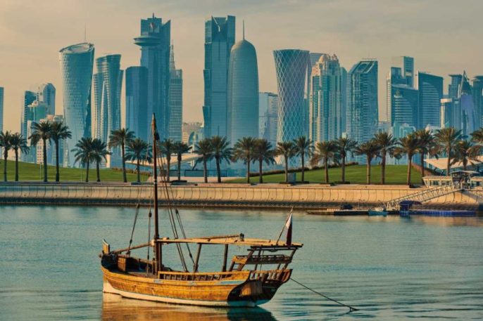 Sales_Qatar-Airways_Airline-Page_A350-1000_FlyBy_Corniche_v1